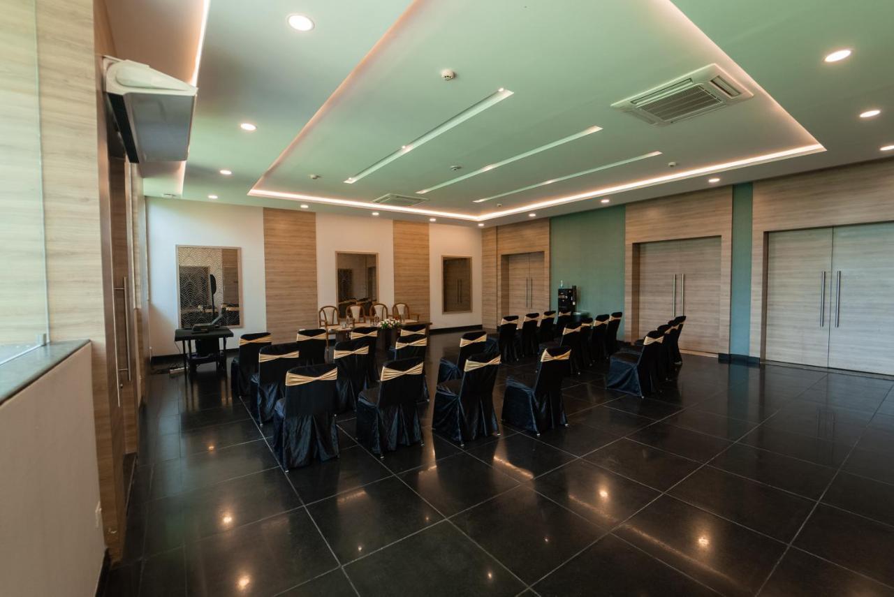 Hycinth Hotels Тривандрум Экстерьер фото