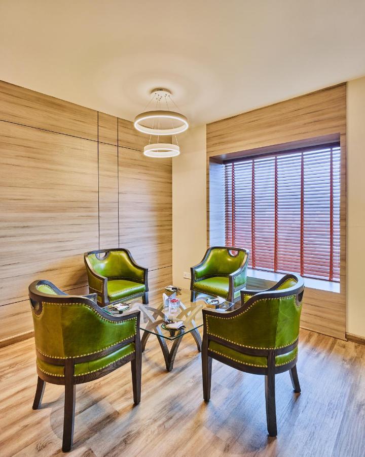 Hycinth Hotels Тривандрум Экстерьер фото