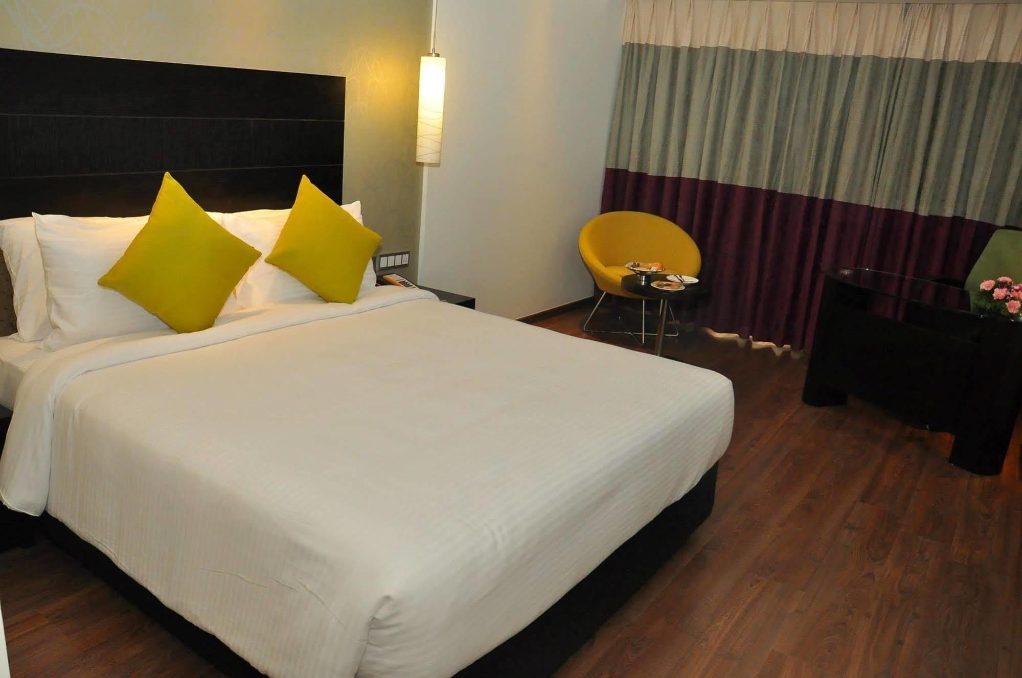 Hycinth Hotels Тривандрум Экстерьер фото