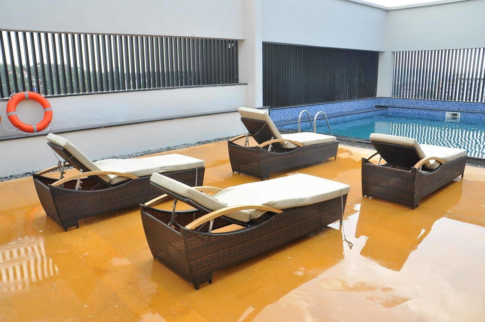Hycinth Hotels Тривандрум Экстерьер фото